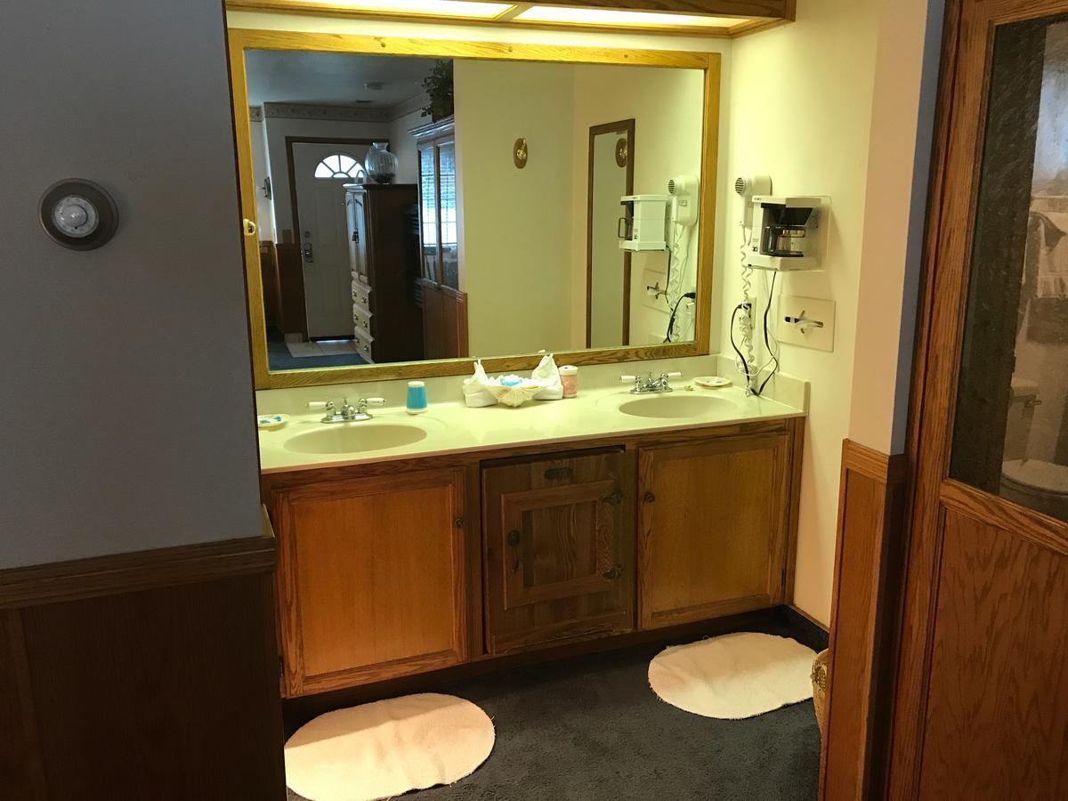 קאמבריה Captain'S Cove Inn מראה חיצוני תמונה